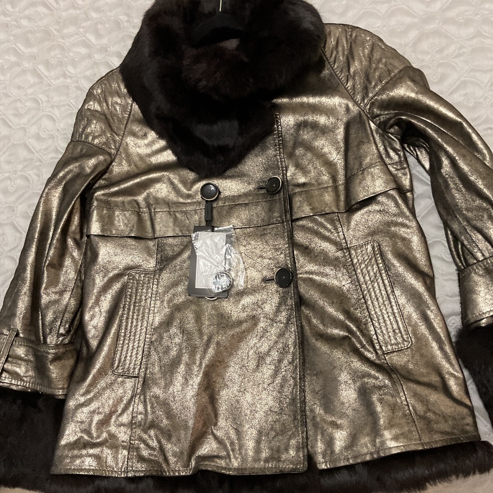 NWT Leather Coat/Jacket metallic with real fur collar and trim size 44 Italy. - Picture 5 of 6